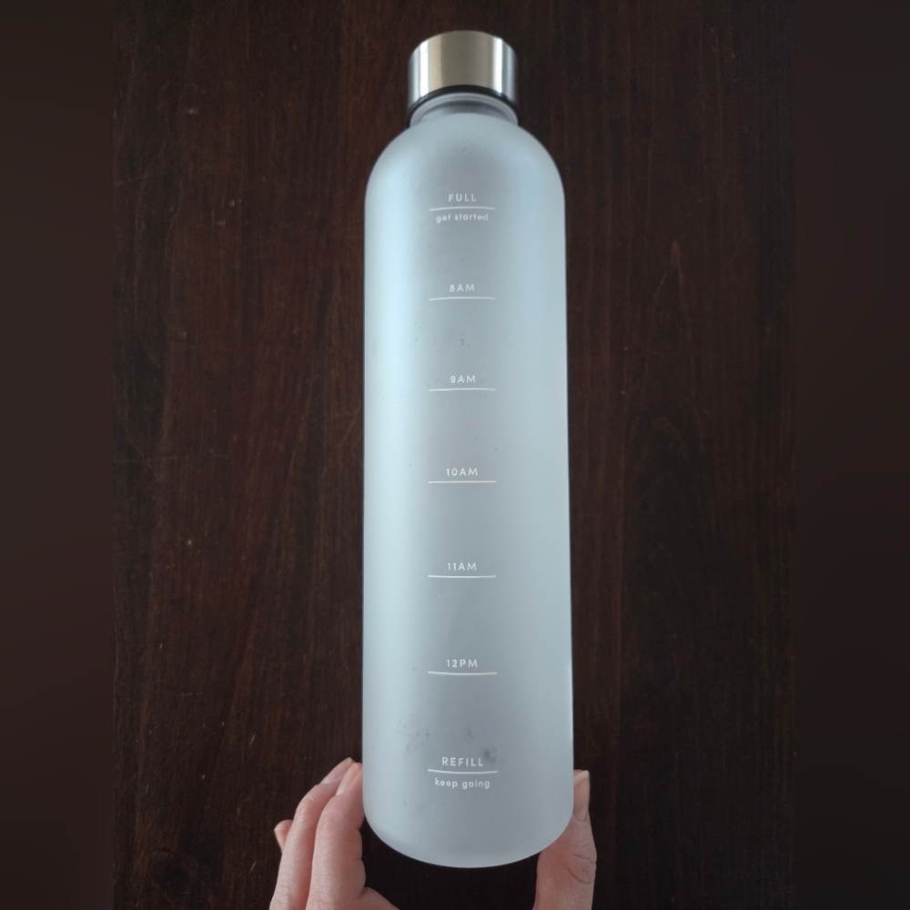 Limited Edition HERS Water Bottle - Picture 4 of 4